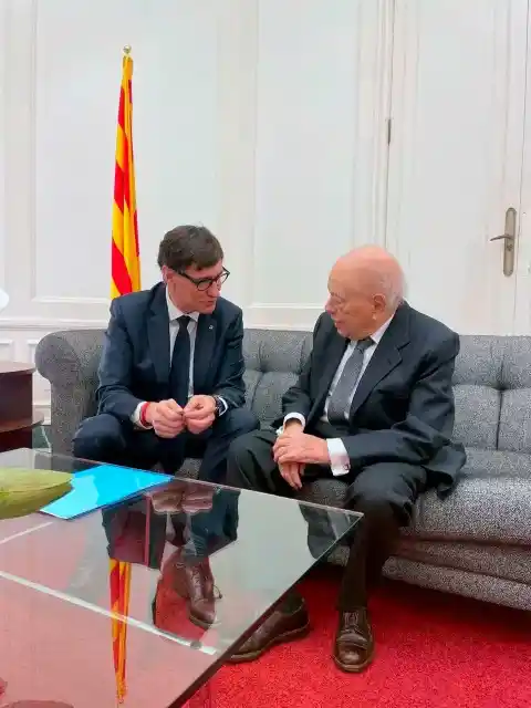 Imagen 1 de Salvador Illa recibe a Jordi Pujol en pleno juicio contra el expresidente y su familia