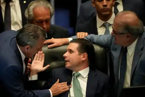 Imagen 1 de El Congreso de Brasil abre la puerta a reducir la pena de Bolsonaro y los otros golpistas