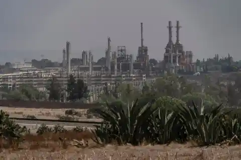 Imagen 1 de México promete acabar con sus emisiones de carbono para 2050 a pesar de su impulso a Pemex y la industria