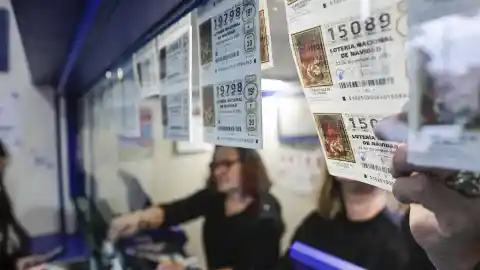 Imagen 1 de Un lotero revela el dinero que ingresa por cada décimo que vende de la Lotería de Navidad: "Es una pequeña comisión"