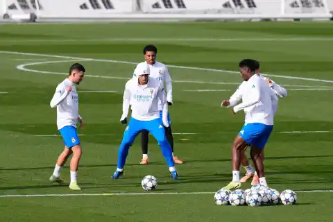 Imagen 1 de Real Madrid - Manchester City en directo | Los de Alonso buscan rehacerse en la Champions ante los de Guardiola de su mala racha en LaLiga