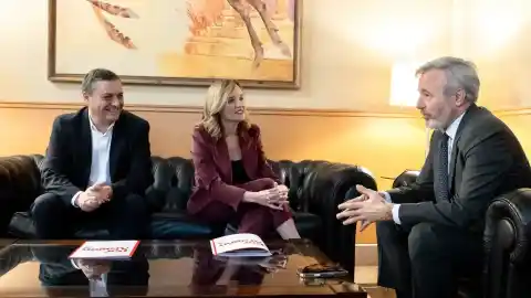 Imagen 1 de El PP afirma que Génova apoyará a Azcón en Aragón decida lo que decida: pactar presupuestos o convocar elecciones para febrero