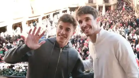 Imagen 1 de Cervera ruge para celebrar la gesta de los hermanos Márquez: “Es algo único”