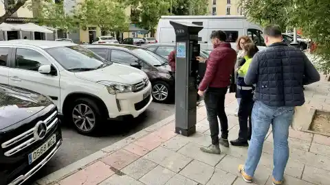 Imagen 1 de Los parquímetros podrán funcionar de noche y en fines de semana en los barrios de Madrid saturados de tráfico