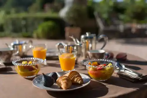 Imagen 1 de Dónde desayunan cocineros como Ferran Adrià, Elena Arzak, Dabiz Muñoz o Pepe Solla: sus recomendaciones en España