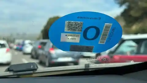 Imagen 1 de Almeida rectifica y permitirá a los vehículos sin etiqueta ambiental circular en el 2026