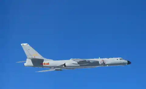 Imagen 1 de Bombarderos estadounidenses patrullan junto a cazas japoneses en una muestra de fuerza tras las maniobras de Rusia y China