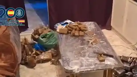 Imagen 1 de Desmantelado un 'narcolaboratorio' en Fuenlabrada con 30 kilos de hachís y tres de cocaína