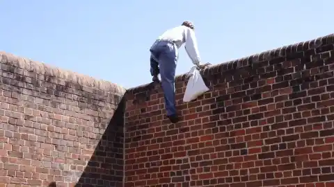 Imagen 1 de Un preso apodado 'el rey de la fuga' se escapa de prisión por cuarta vez en 16 años