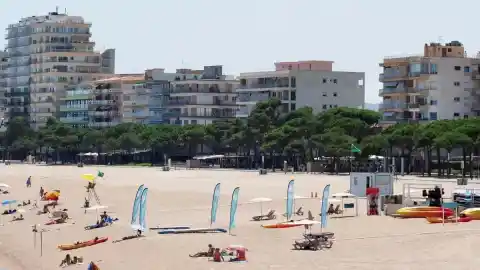 Imagen 1 de La Audiencia Nacional ordena desafectar del dominio público las fincas del paseo de Platja d’Aro