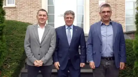 Imagen 1 de Puigdemont y Otegi se reúnen en Waterloo para reforzar la colaboración entre las "naciones" catalanas y vascas