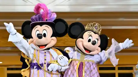 Imagen 1 de Disney invertirá 1.000 millones de dólares en el capital de OpenAI y permitirá el uso de sus personajes en la IA de vídeos Sora