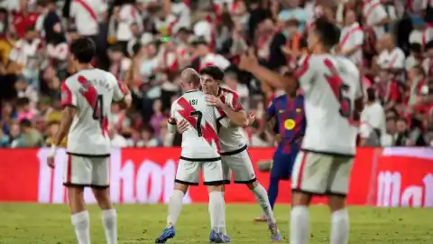 Imagen 1 de Diez aficionados del Rayo Vallecano heridos en una emboscada de ultras del Jagiellonia en Polonia