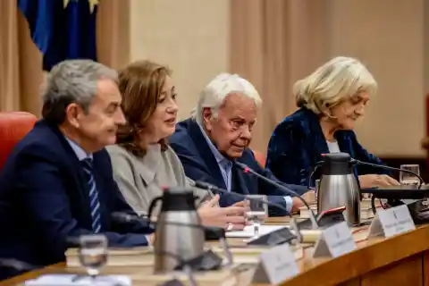 Imagen 1 de Zapatero y Felipe González se reencuentran en el Congreso en un homenaje a Rubalcaba