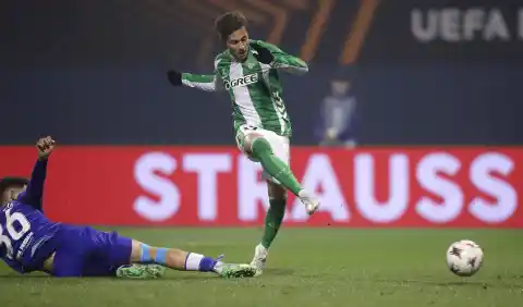 Imagen 1 de El Betis se asegura el pase con un solvente triunfo en Zagreb