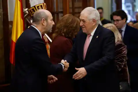 Imagen 1 de El PP bloquea la renovación del Tribunal Constitucional por el clima político: “El Gobierno está saltando por los aires”