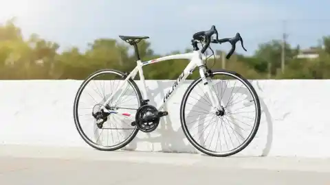 Imagen 1 de AliExpress va a por los ciclistas: vende una bici de carretera por apenas 200 euros