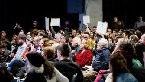 Imagen 1 de Todo lo que se puede hacer en un museo más allá de ver una exposición: teatro, cine, acampadas...