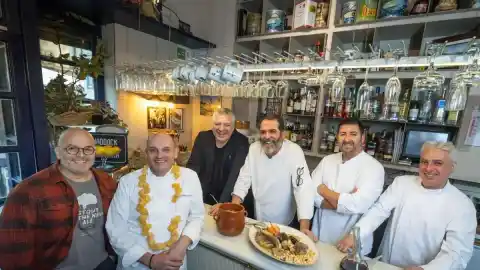 Imagen 1 de Francesc Monrabà, gran defensor de la escudella, revela sus restaurantes favoritos donde comerla en Barcelona