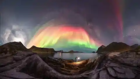 Imagen 1 de Las mejores imágenes de auroras boreales y australes del año: una selección deslumbrante