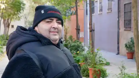 Imagen 1 de Custodio, de varear olivos, a la bañera de 'La Revuelta' y a una editorial de las grandes: "Para mí, esto es como ganar el Planeta"