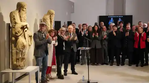 Imagen 1 de Compostela recupera a Xeremías y Ezequiel, las estatuas expoliadas por los Franco: "Es un triunfo colectivo"