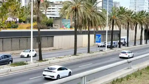 Imagen 1 de Barcelona pone en marcha dos nuevos radares en la Ronda Litoral para cazar a los imprudentes al volante