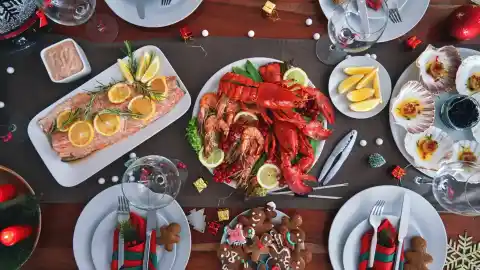 Imagen 1 de Ensalada de langostinos y salmón en sartén: un menú saludable y sin gluten