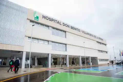 Imagen 1 de Enfermeros quirúrgicos del Hospital Don Benito-Villanueva alertan del riesgo para los pacientes por la incorporación de personal no preparado