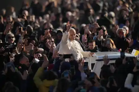 Imagen 1 de Sheinbaum invita al Papa a México