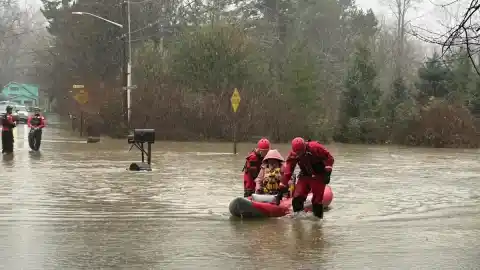 Imagen 1 de Inundaciones en Washington, festivales de luces y otras imágenes del día