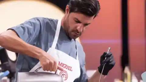 Imagen 1 de Miguel Torres (39 años), desvela el truco para hacer "una ensalada diferente, caliente, crujiente y llena de sabor"