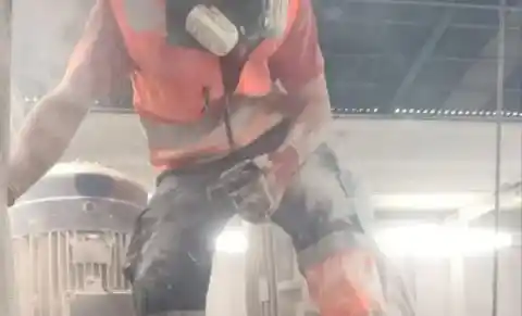 Imagen 1 de La investigación apunta a que los médicos ocultaron información vital a los operarios de Cosentino en Almería enfermos de silicosis