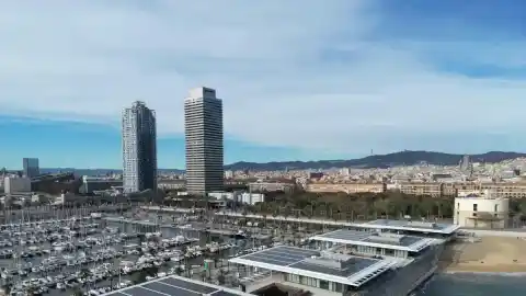 Imagen 1 de El Balcó Gastronòmic del Port Olímpic, una opción ideal para celebrar la Navidad en Barcelona