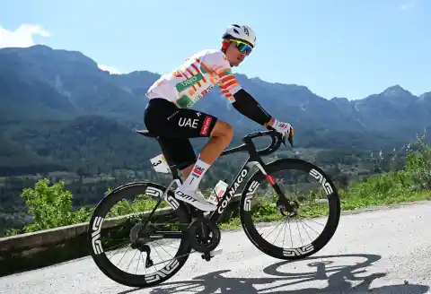 Imagen 1 de Juan Ayuso se da un baño de realismo y madurez en el Lidl