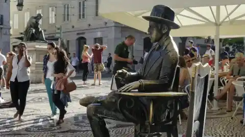Imagen 1 de Monumental biografía de Pessoa, el enigmático poeta que fue cien poetas