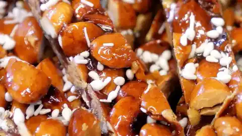 Imagen 1 de Qué es el guirlache, el dulce que nunca debe faltar en una mesa navideña de Aragón