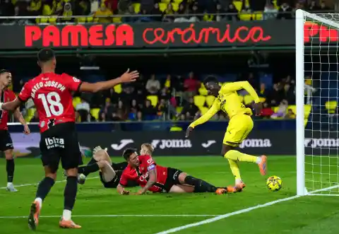 Imagen 1 de El tacón de Tani sentencia al Mallorca y permite al Villarreal firmar su mejor arranque liguero