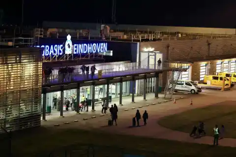 Imagen 1 de El aeropuerto de Eindhoven cierra su espacio aéreo por la incursión de varios drones