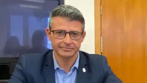 Imagen 1 de El alcalde de Almussafes, acusado de acoso sexual, dimite de sus cargos orgánicos, pero mantiene el de regidor