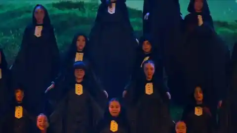 Imagen 1 de Los memes de Eurovisión Júnior 2025: "Homenaje a 'Lux', para los que no tenéis entradas para Rosalía"