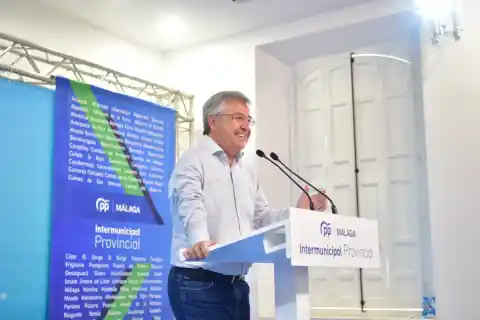 Imagen 1 de La Fiscalía pide investigar al alcalde de Estepona por un posible delito de prevaricación y otro de tráfico de influencias