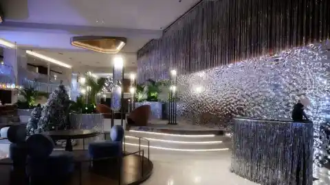 Imagen 1 de El resort SLS Hotel Barcelona celebra unas Fiestas únicas llenas de lujo, gastronomía de autor y un Fin de Año con estrellas