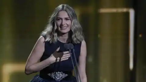 Imagen 1 de Emma Lustres, Medalla de Oro de EGEDA: “Creamos las ficciones que a mí me gustaría ver”