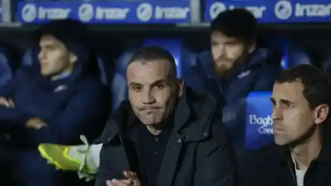 Imagen 1 de La Real destituye a Sergio Francisco, el tercer técnico cesado de la temporada