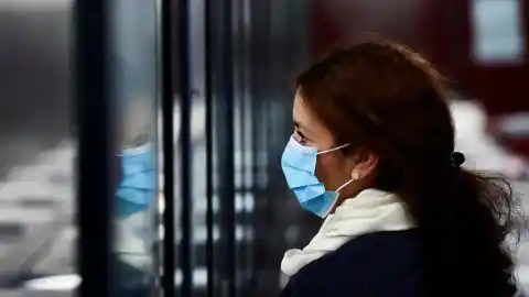 Imagen 1 de Cataluña recomienda el uso de la mascarilla en el transporte público debido a la epidemia de gripe