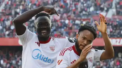 Imagen 1 de El Sevilla toma oxígeno y machaca a un Oviedo catastrófico