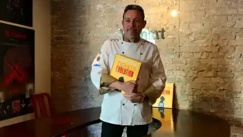Imagen 1 de Albert Adrià, chef y hermano de Ferran Adrià, sobre el primer postre que recuerda haber hecho: "Una versión del mel i mató actual"