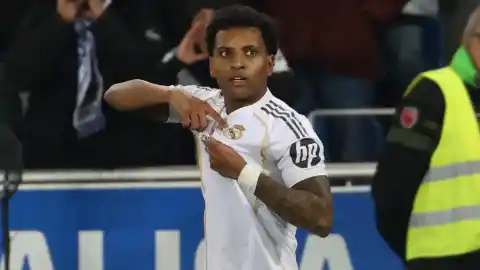 Imagen 1 de Rodrygo desatasca al Real Madrid frente al Alavés y le da tres puntos que le sirven a Xabi Alonso para coger aire