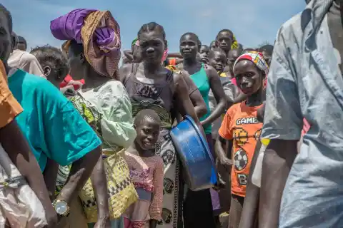 Imagen 1 de Uganda, el país que más refugiados de África acoge, raciona la comida por falta de fondos, mientras mengua la ayuda internacional